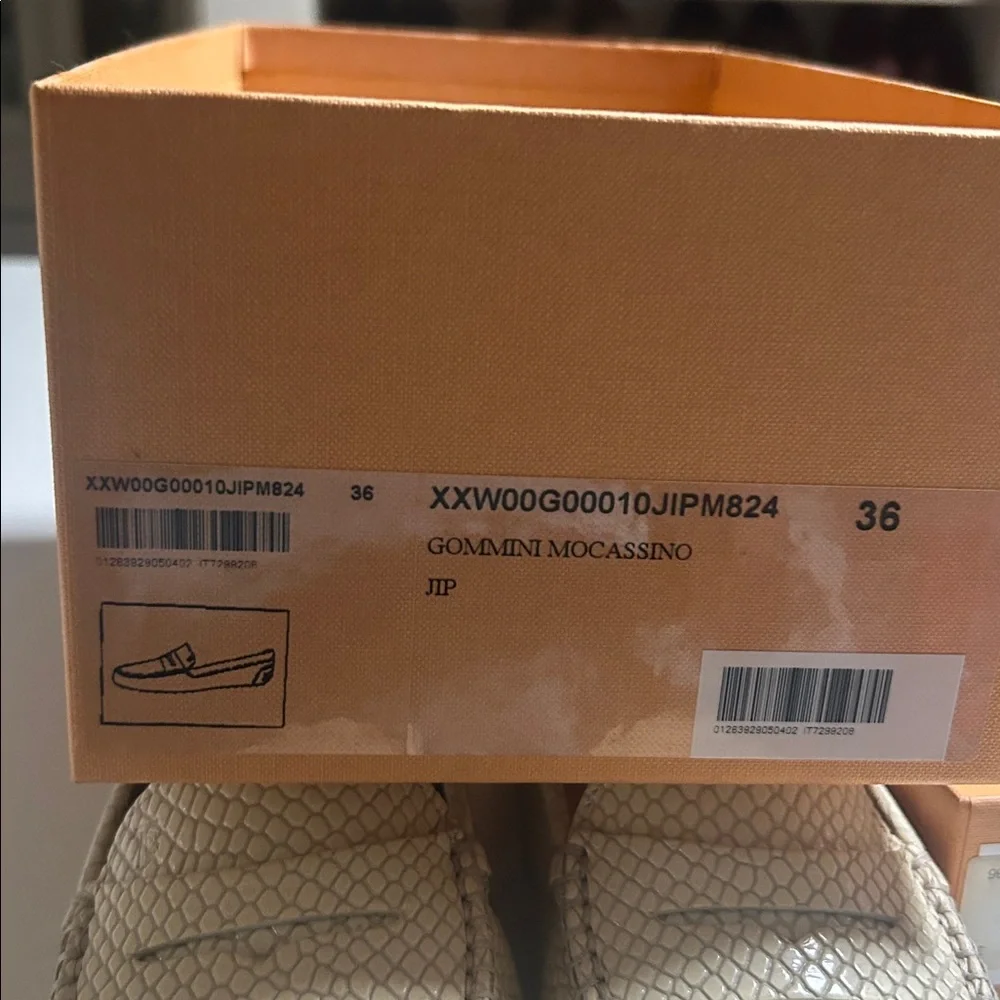 TOD’S Women’s Gommini Drivers - Picture 4 of 4